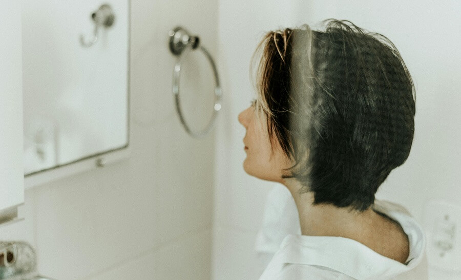 Siento ansiedad al mirarme al espejo: ¿qué puedo hacer?